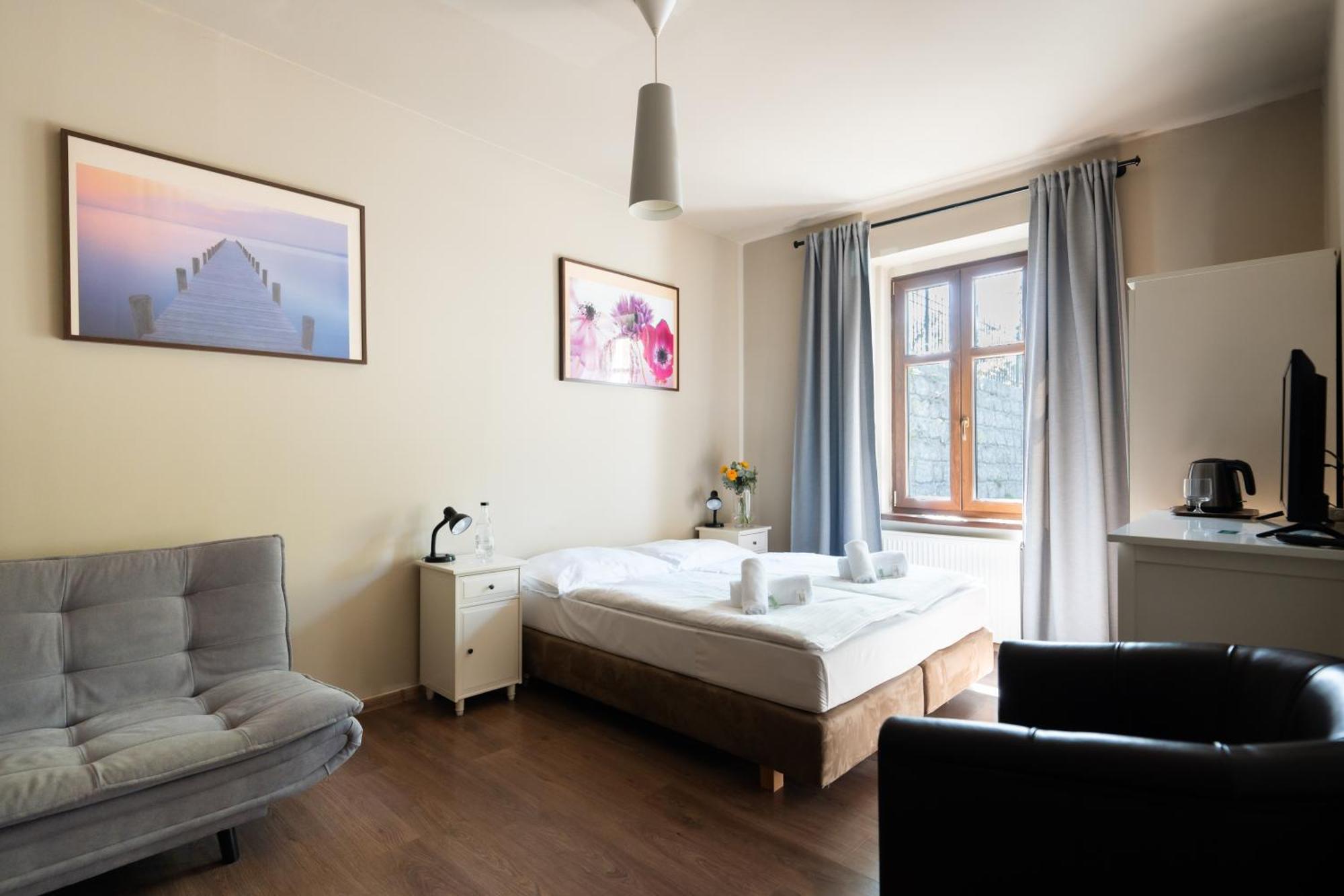 Penzion A Restaurace Bily Mlyn Liberec Bagian luar foto